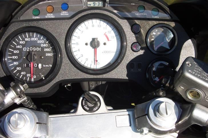 Honda VFR 750 - SOLGT - MC netop købt, og kommet hjem i haven til skue - 07/2005 billede 4