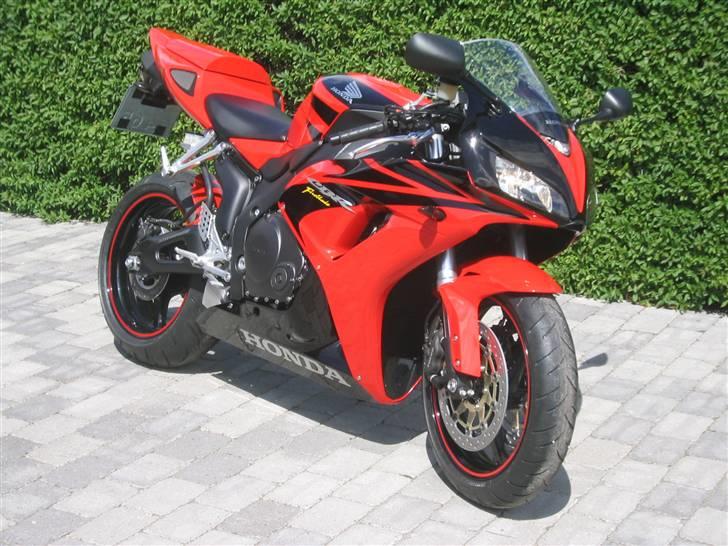 Honda cbr 1000rr fireblade billede 2
