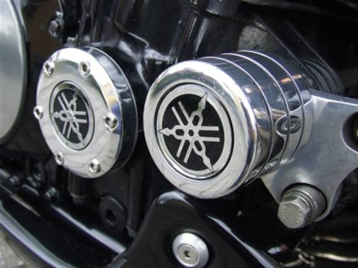 Yamaha XJR 1300 (solgt) - Crashpad og motordæksel - bling! billede 14