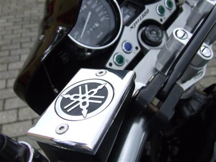 Yamaha XJR 1300 (solgt) - Mere lir - her er det låg på væskebeholderen! billede 17