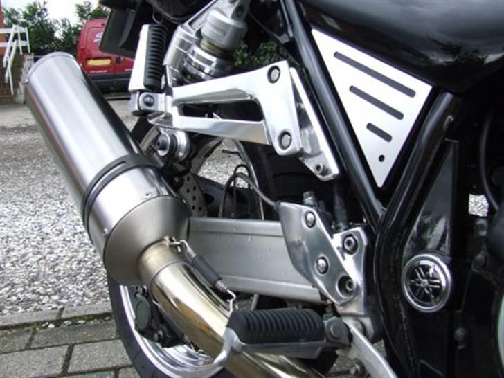 Yamaha XJR 1300 (solgt) - Frameplug, sidedæksel-cover, blank alu, akro osv... billede 18