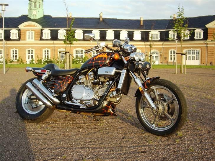 Honda Super Magna - 2007 model efter mange timer i værkstedet billede 8