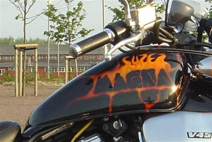 Honda Super Magna - Super Magne skrevet i "Magma" billede 15