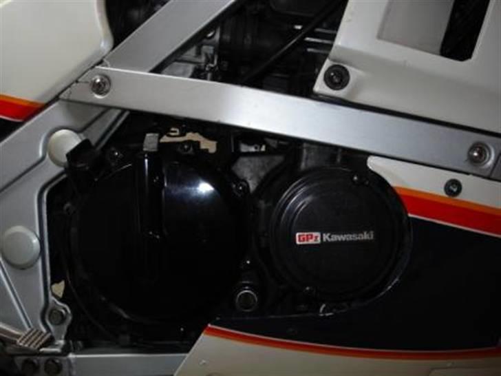 Kawasaki Gpz 600R - også lidt mørkt, fra højre side billede 7