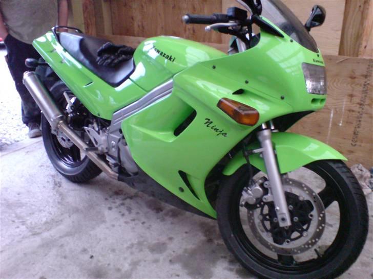 Kawasaki ZZR 250 - Sådan ser den ud efter den har været under behandling:) billede 2