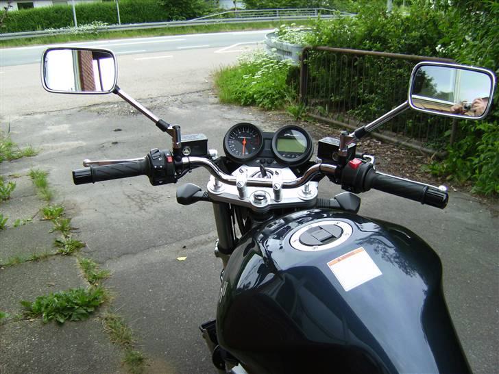 Suzuki GSF650AK7 Bandit - Simpelt, men let overskueligt display. Digital spedometer fungerer langt bedre end forventet... billede 5