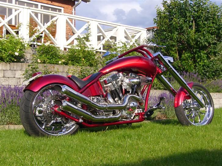 Harley Davidson Shovelhead  - udstødning udført i syrefast rustfrit stål i dobbeltrør i 2,5". Maling: House of Collar type Candy Pearl Blood Red billede 2