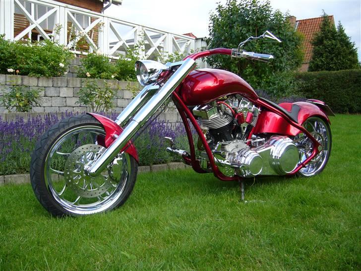 Harley Davidson Shovelhead  - Fordæk fra Metzler 130/60/18 lavprofil. Fælg  3,5 x 18 i krom. Blade design fra Weldraceing. Primærsiden skåret ud af en 70 kg tung alublok. billede 7