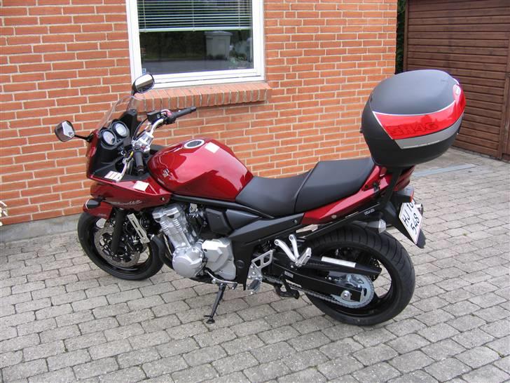 Suzuki GSF650S - Vel ankommet til indkørslen fra forhandleren :-) billede 1