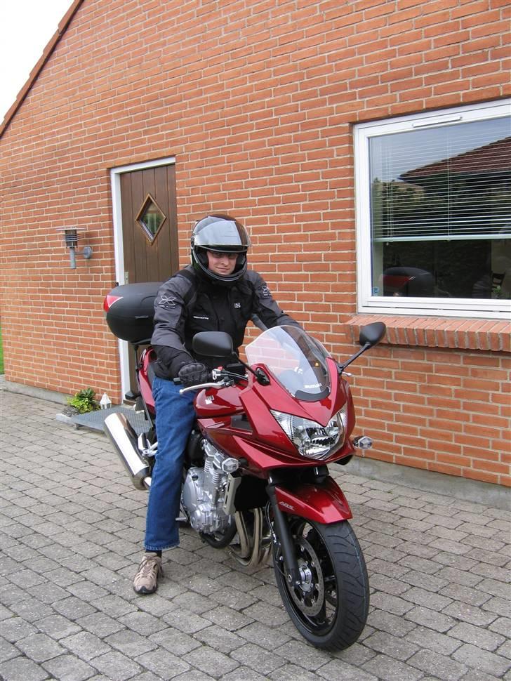 Suzuki GSF650S - Undertegnede på ryggen af banditten! billede 3