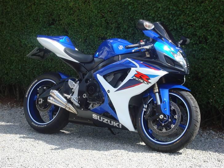 Suzuki gsxr 600 K7 (SOLGT) - Forskærm- bagskærm- og undertray er blevet malet blå. billede 2