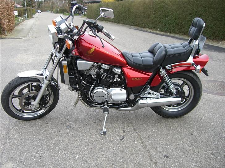 Honda VF700C Magna - Også når man kommer tæt på, ser den godt ud..! billede 2