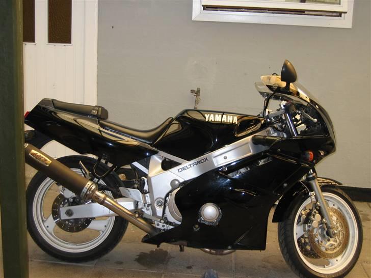 Yamaha FZR billede 1