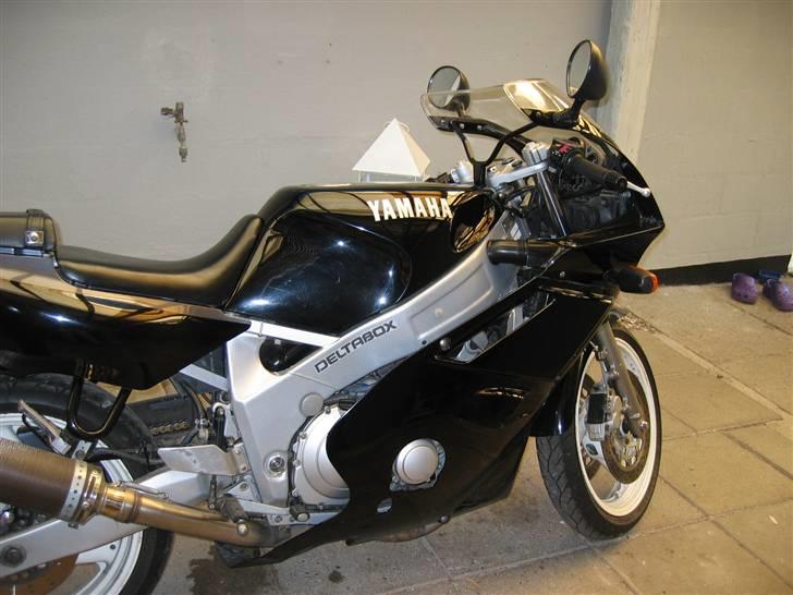 Yamaha FZR billede 2