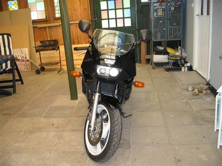 Yamaha FZR billede 3