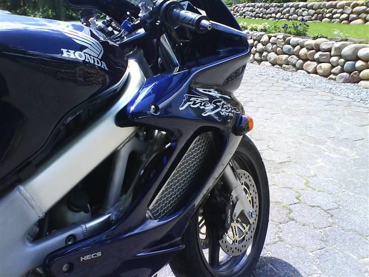 Honda VTR 1000 Firestorm - Køler monteret på siden billede 6