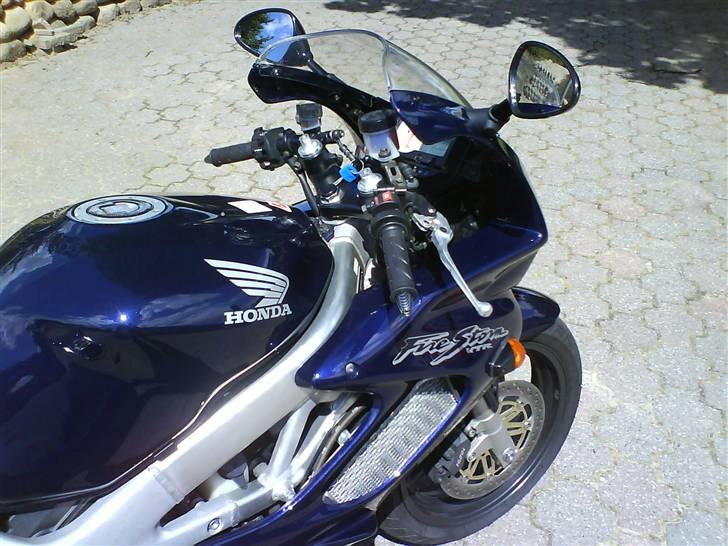 Honda VTR 1000 Firestorm billede 8