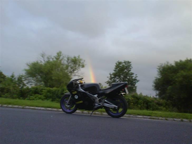 Suzuki gsx-r 400 solgt. - Vejret var lidt surt. billede 1
