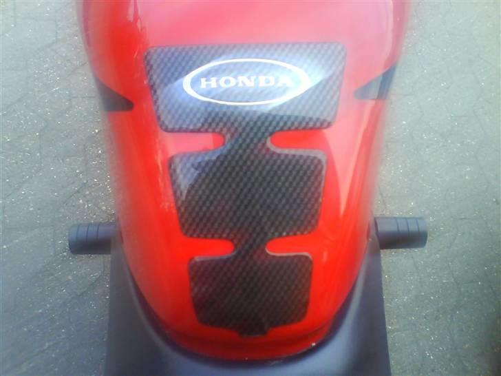 Honda CBR 125 r *Solgt* - nyt tankpad.. billede 8