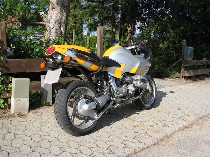 BMW R1100S (SOLGT) - Den ligner jo ikke den typiske knallert.  billede 3