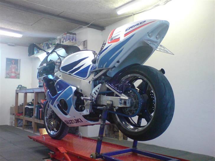 Suzuki GSXR 750 SRAD (solgt) - ny røv monteret billede 7