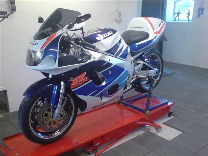 Suzuki GSXR 750 SRAD (solgt) billede 8