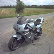 Yamaha Fzr 600