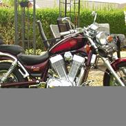 Suzuki Intruder