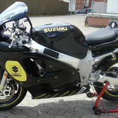 Suzuki GSX 600 R (solgt)