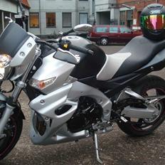 Suzuki GSR 600
