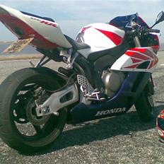 Honda cbr 1000RR totalskadet...