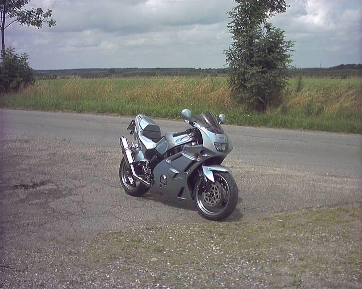 Yamaha Fzr 600 billede 3