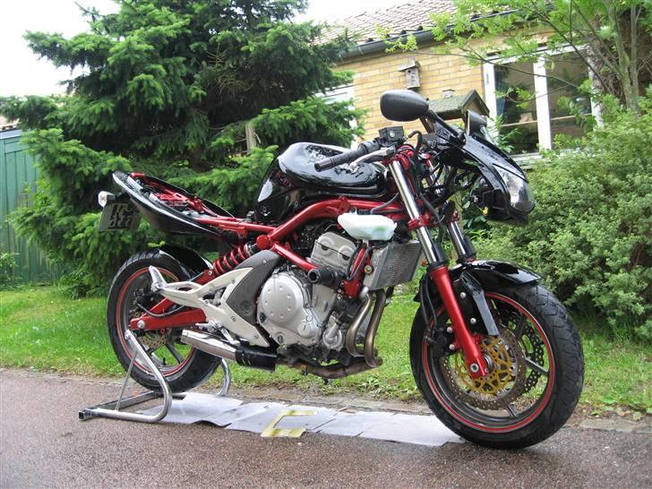 Kawasaki ER-6f - Spulet og klargjort til et par mods billede 8