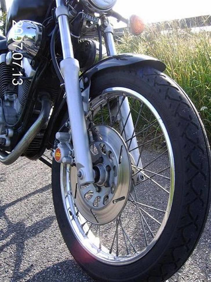 Yamaha XV Virago - Solgt - Ventileret skivebremse på forhjulet. billede 7
