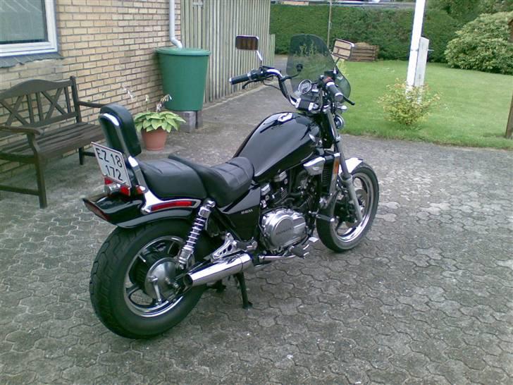 Honda magna vf 700 billede 1