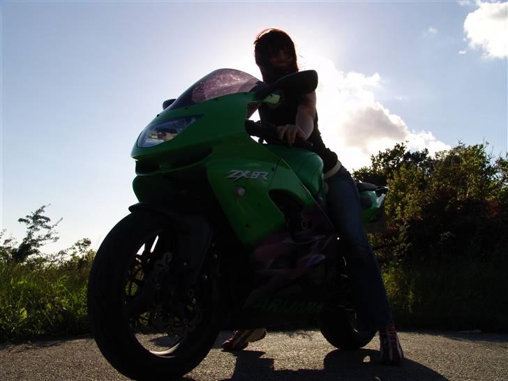 Kawasaki ZX9R billede 5