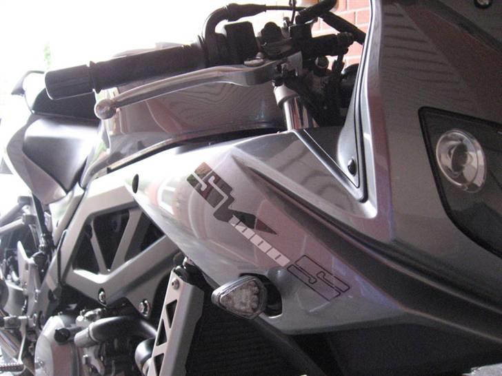 Suzuki SV 1000 SK6 - Små hvide diodeblink billede 3