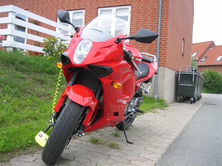 Hyosung GT 650 R (SOLGT) - Fronten med standard kåbeglas. billede 2