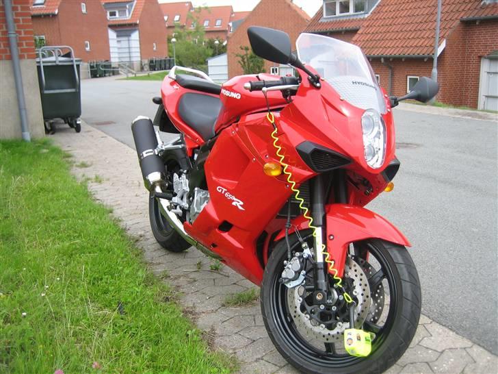 Hyosung GT 650 R (SOLGT) - Jeg ELSKER selv den røde farve!!! billede 3