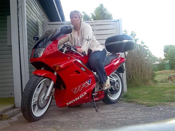 Honda VFR 750F.* SOLGT* - Et lidt nyt billede af mig og min dejlige maskine. billede 1