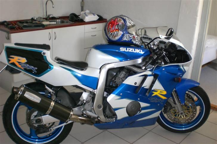 Suzuki gsxr 400 (totalskadet) - så mangle vi bare solen, så den kan komme ud !!! billede 11