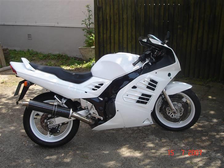 Suzuki RF900R *** Solgt *** billede 3