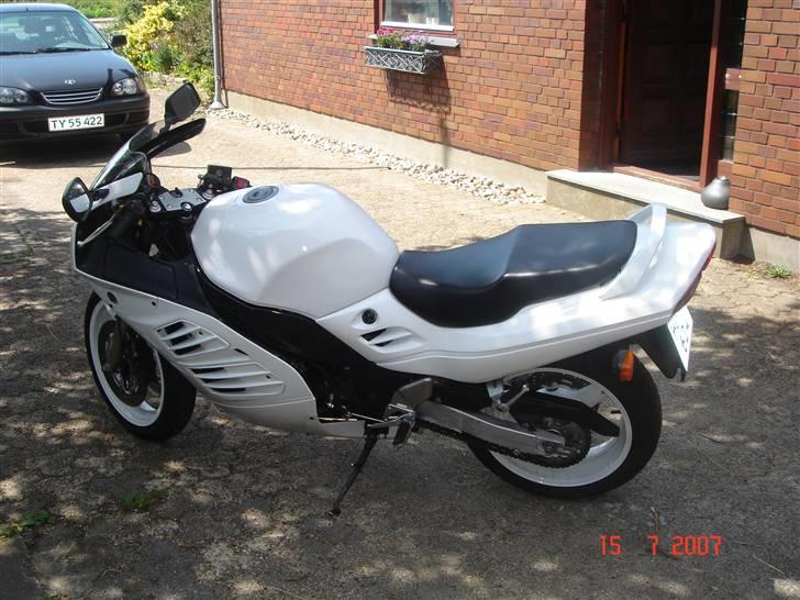 Suzuki RF900R *** Solgt *** billede 4