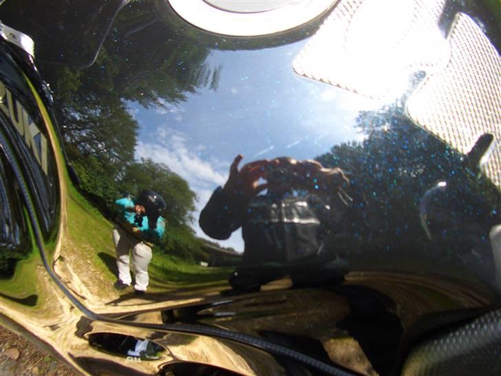 Suzuki GSX750F SOLGT - bare lige så man kan se hvor blank den er (og lidt beskidt) ;o) billede 18