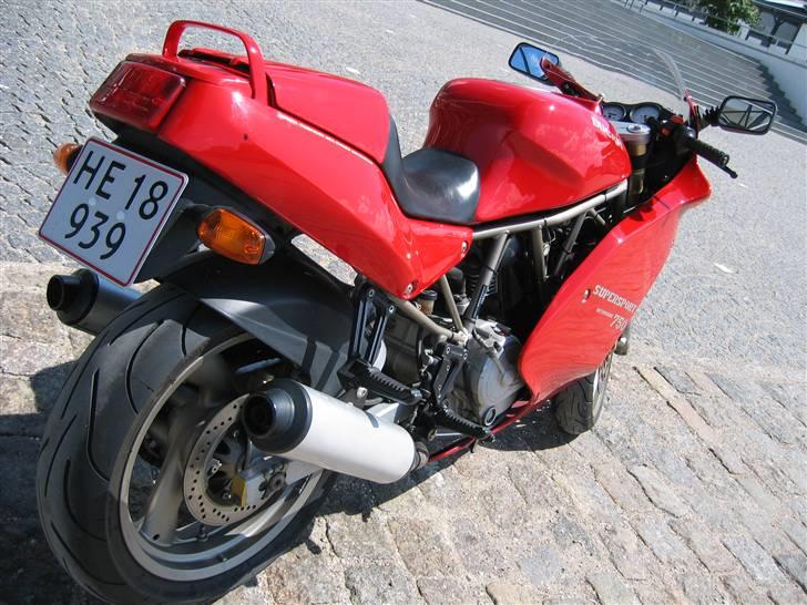 Ducati 750 SuperSport - En udsigt flere burde have lov at nyde - billede 9