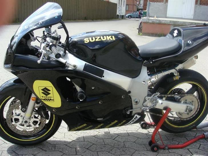 Suzuki GSX 600 R (solgt) billede 3