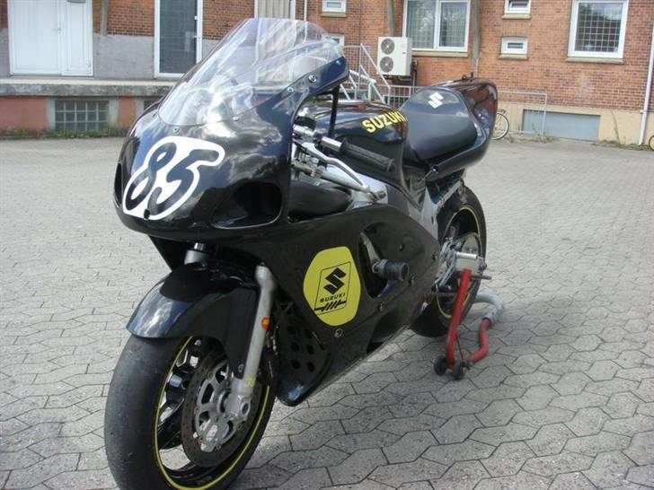 Suzuki GSX 600 R (solgt) billede 4