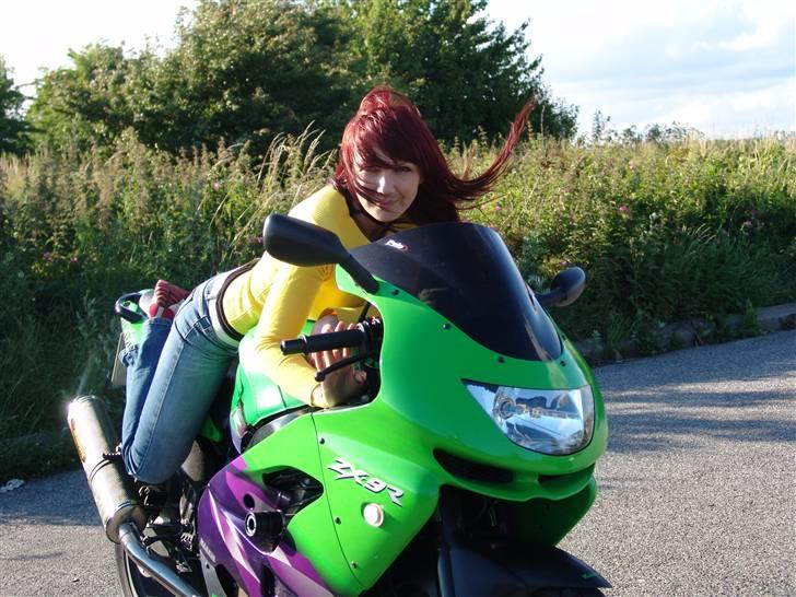 Kawasaki ZX9R billede 7