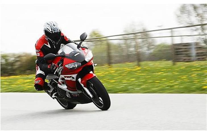 Yamaha YZF R6 -SOLGT- - Min og min kammerats R6´ere årgang 2000 og 2005 billede 7