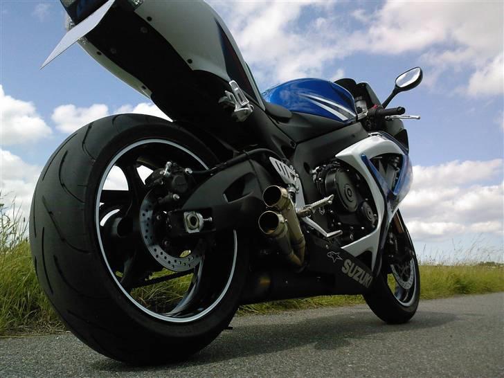 Suzuki GsxR 750 [SOLGT] - Hvide fælgekanter :) NICE... billede 2